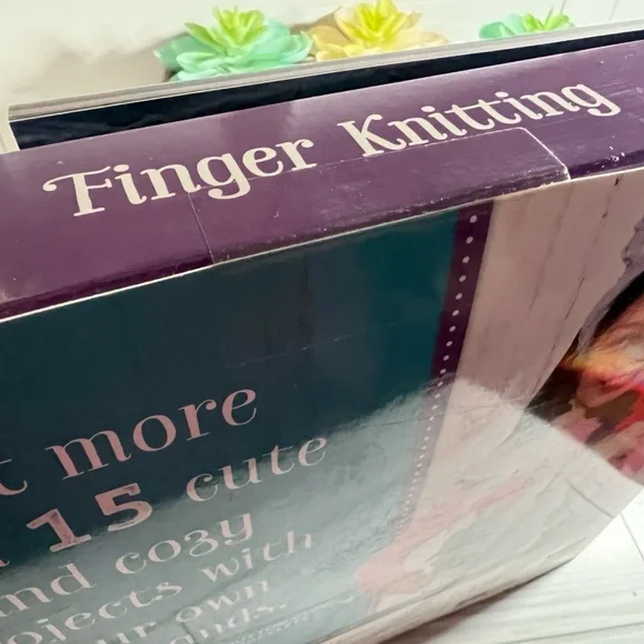 NIB Finger Knitting Kit, ages 8 & up - Picture 3 of 4